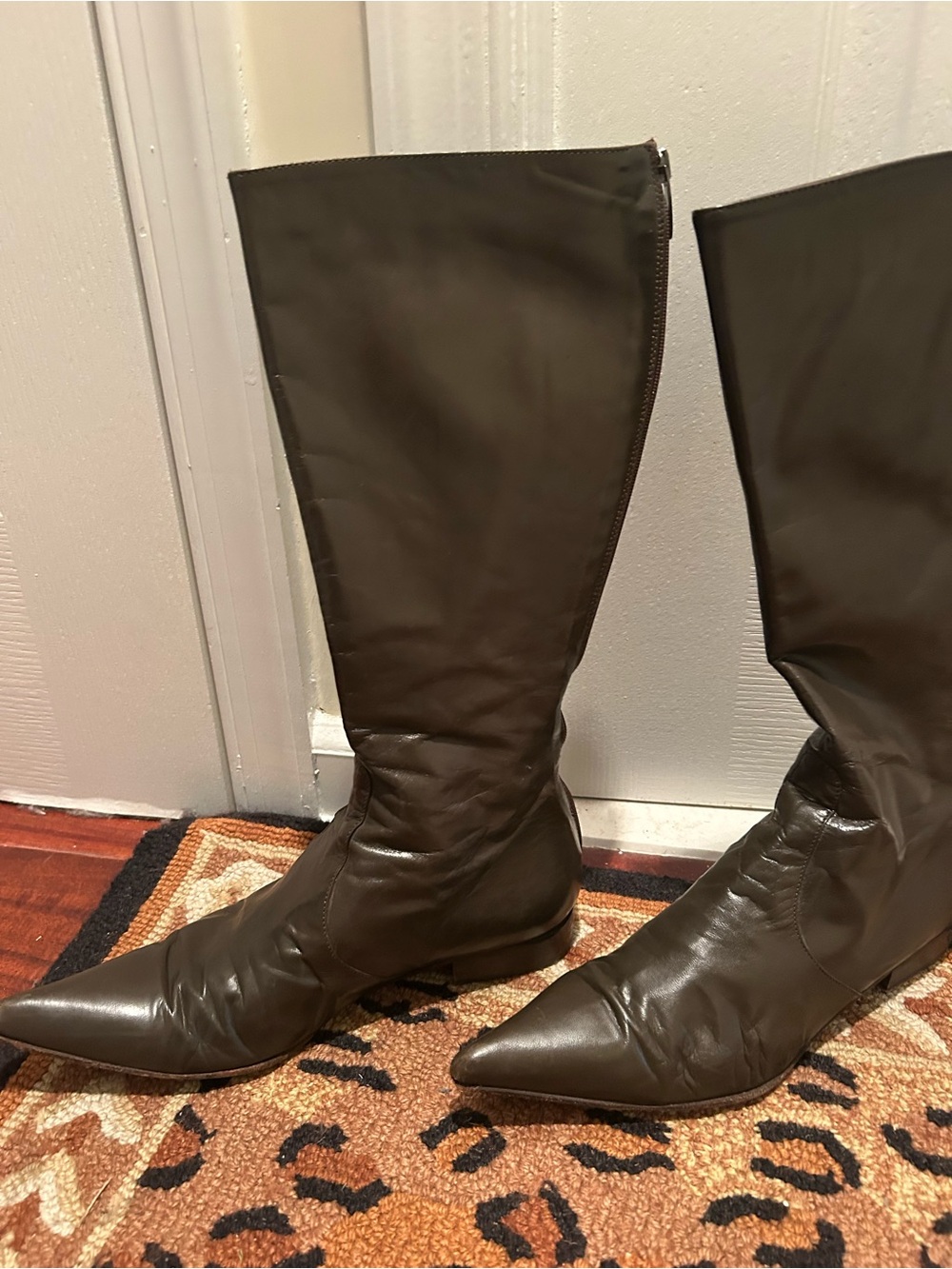 Classic Women's Knee-High Pointed Toe Boots - Olive